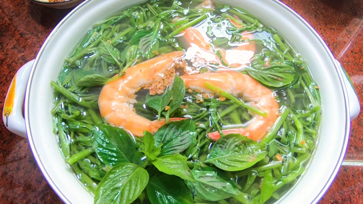 Rau muống nấu canh chua tôm