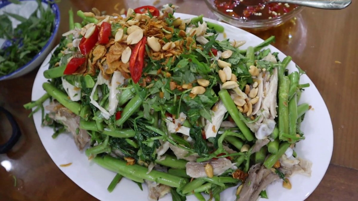 GỎI GÀ RAU NHÚT