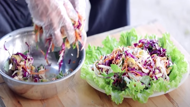 GỎI GÀ BẮP CẢI TÍM