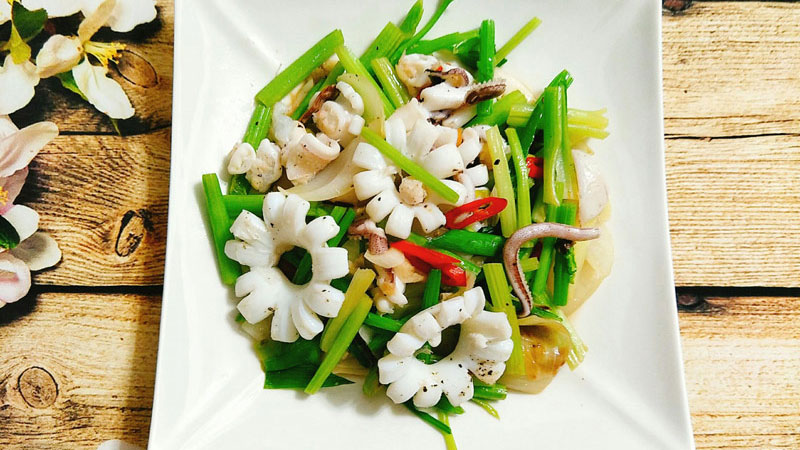 CẦN TÂY XÀO MỰC