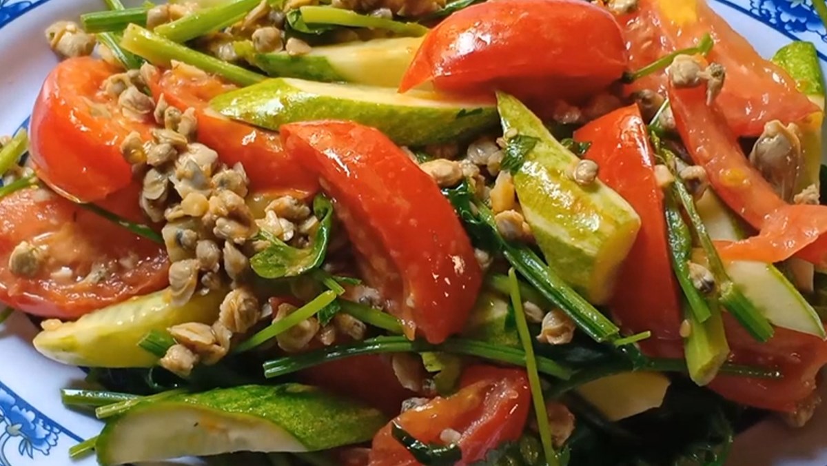 HẾN XÀO DƯA LEO CÀ CHUA