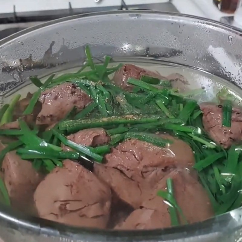 HẸ LÁ NẤU CANH HUYẾT