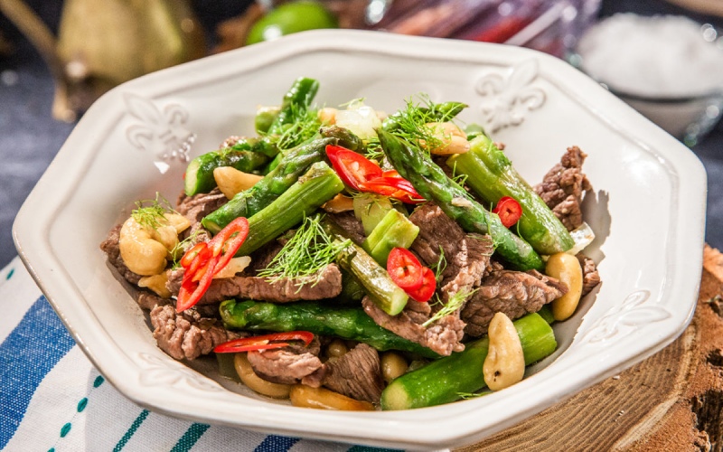 MĂNG TÂY XÀO THỊT BÒ