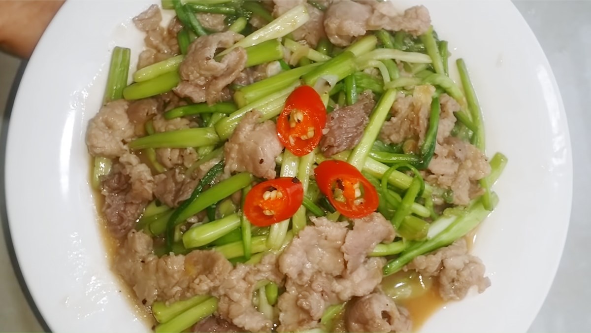 RAU CẦN NƯỚC XÀO THỊT BÒ