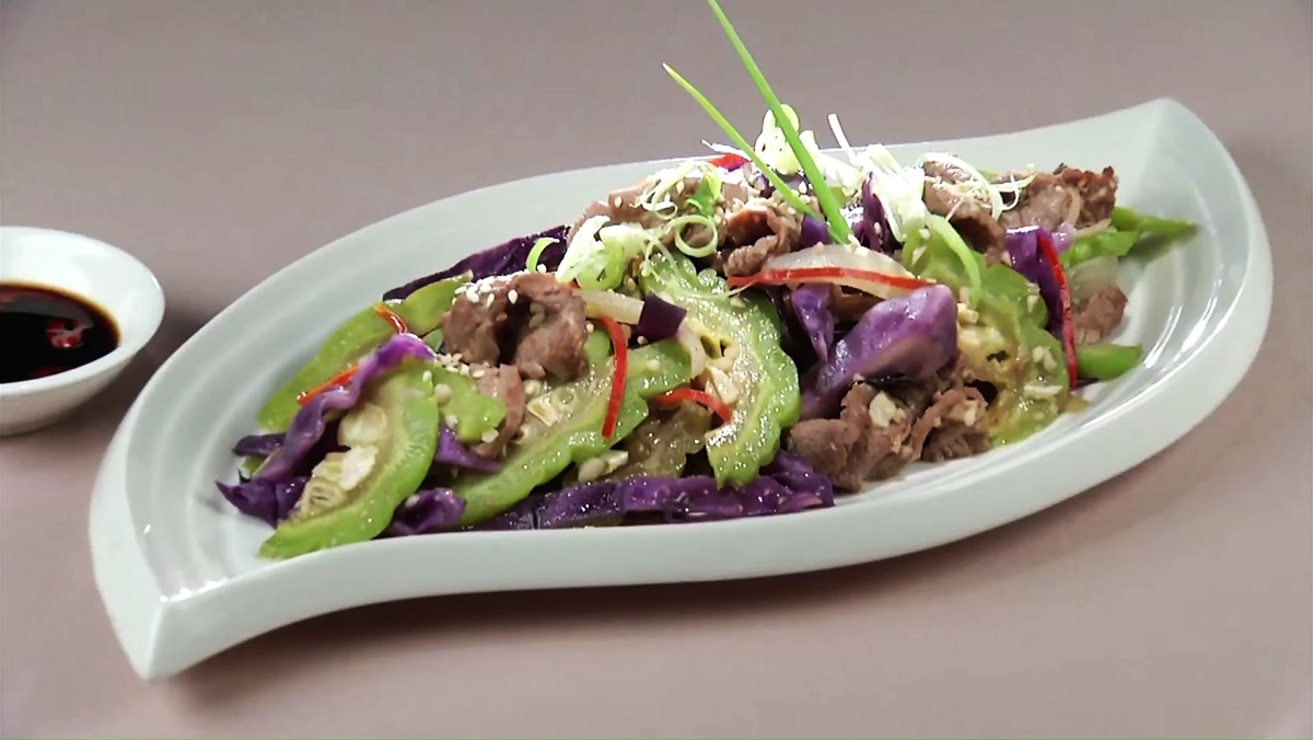 BẮP CẢI TÍM VÀ KHỔ QUA XÀO THỊT BÒ