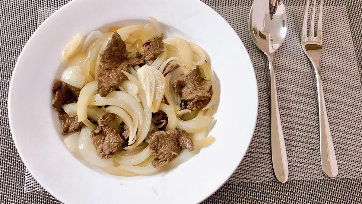 HÀNH TÂY TRẮNG XÀO THỊT BÒ