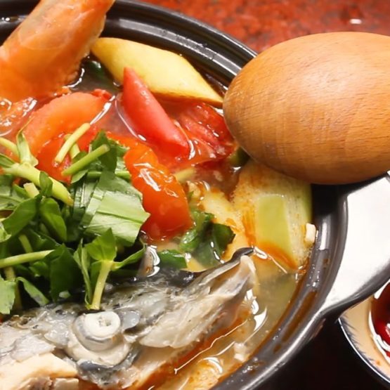 CANH CHUA ĐẦU CÁ HỒI VỚI TÔM