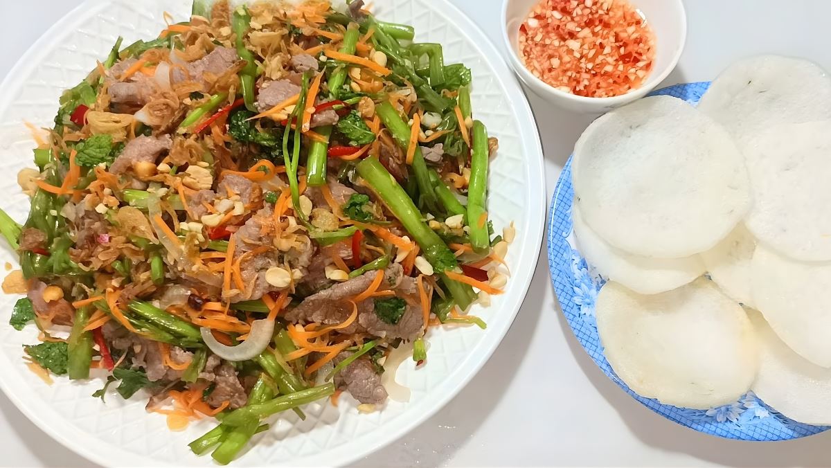 GỎI BÒ RAU MUỐNG