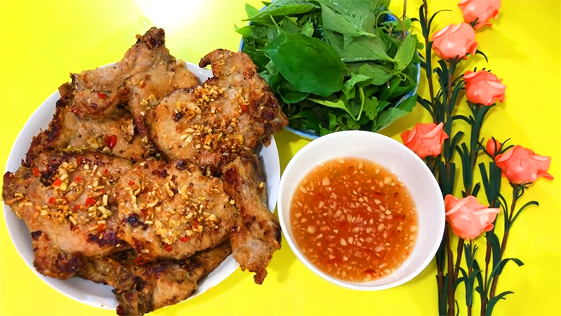 SƯỜN CỐT LẾT CHIÊN SẢ ỚT