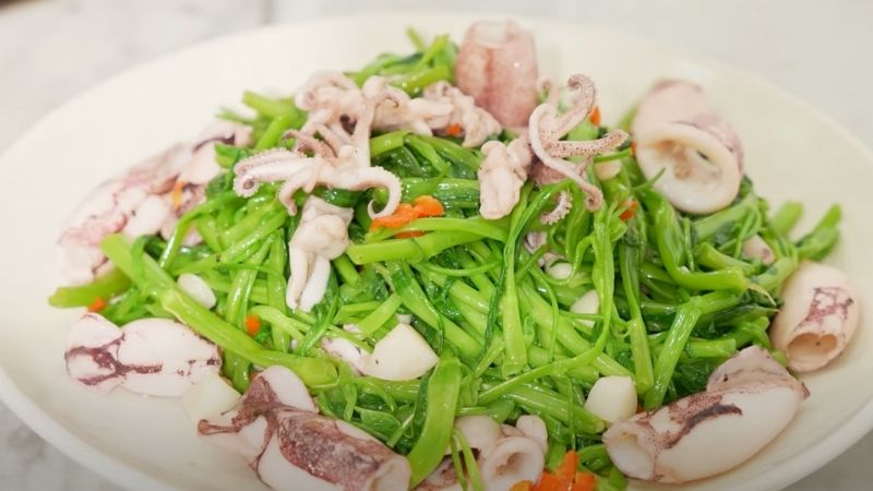 MỰC XÀO RAU MUỐNG