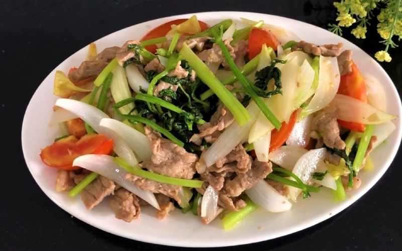 RAU CẦN TÂY XÀO THỊT BÒ