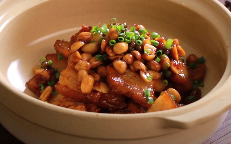 THỊT BA CHỈ KHO ĐẬU PHỘNG