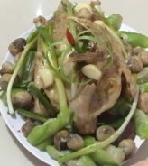 GÀ HẤP MƯỚP VÀ NẤM RƠM