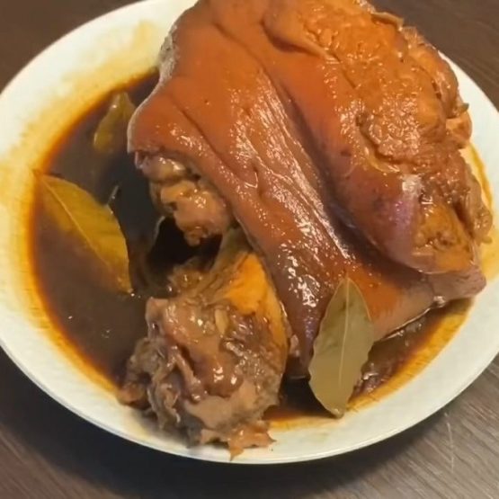 CHÂN GIÒ HẦM NƯỚC TƯƠNG