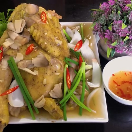 GÀ HẤP NẤM RƠM