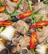 GÀ NẤU NẤM RƠM